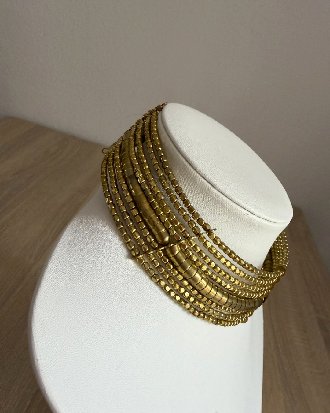 Choker Alis